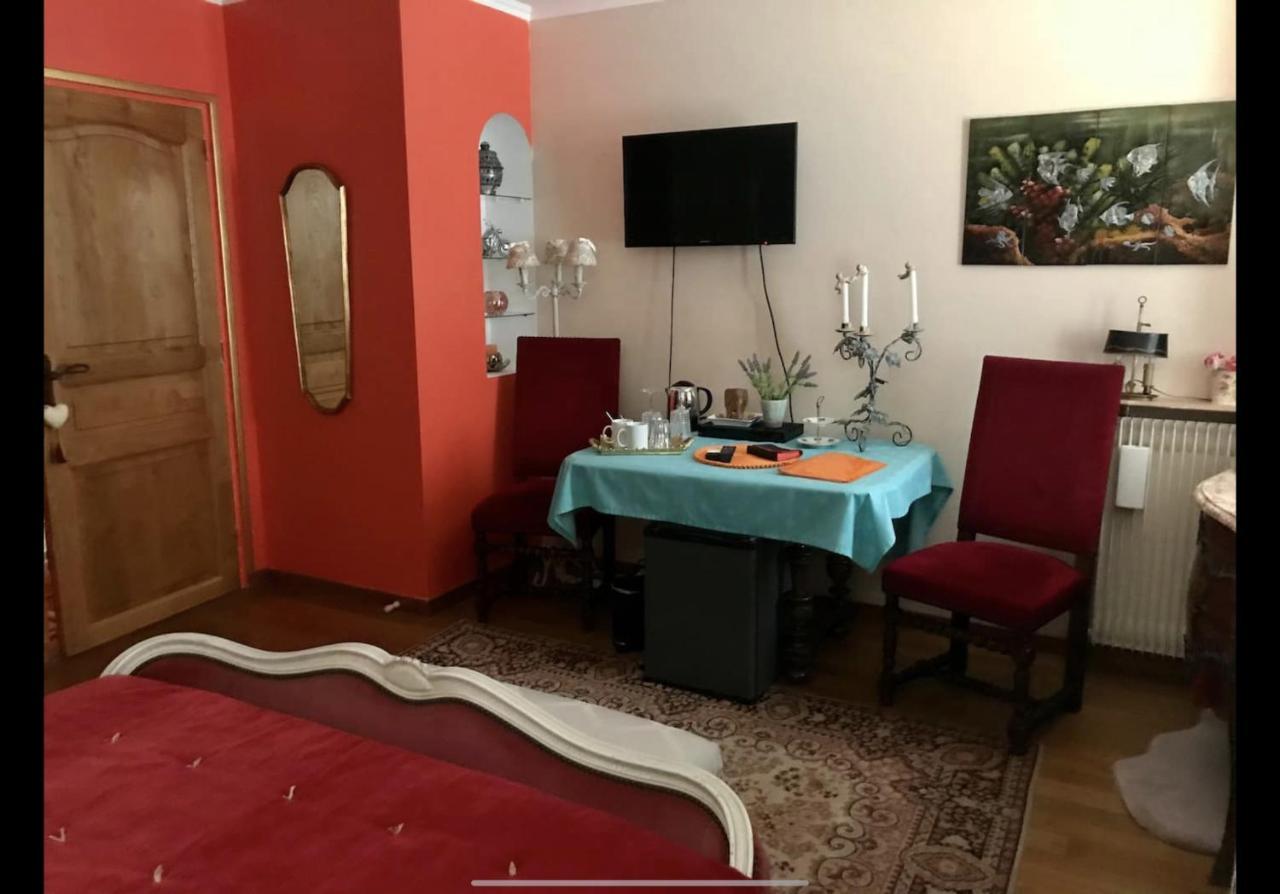 Suite Romantique Et Chambre Baroque A St Paul De ว็องส์ ภายนอก รูปภาพ